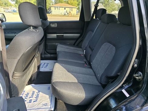 Used 2004 Mitsubishi Endeavor XLS image 16