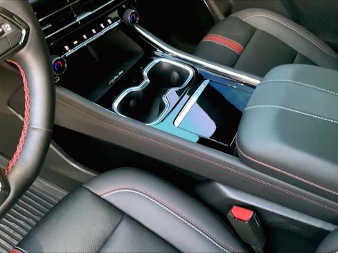 Used 2026 Chevrolet Traverse RS w/ LPO, Floor Liner Package FWD image 16