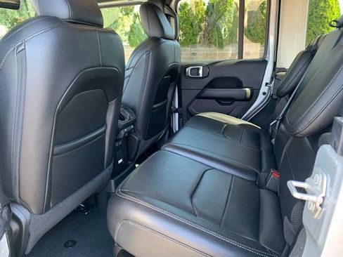 Used 2023 Jeep Wrangler Unlimited Sahara image 12