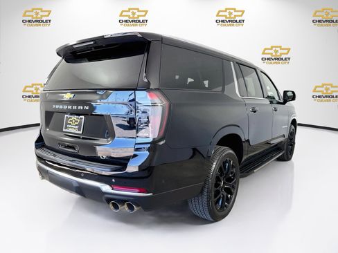 Used 2025 Chevrolet Suburban Premier AWD/4WD image 8