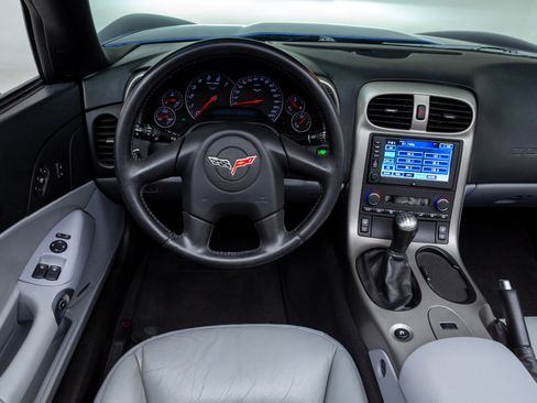 Used 2005 Chevrolet Corvette Coupe w/ Preferred Equipment Group RWD image 27