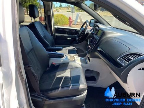 Used 2019 Dodge Grand Caravan SXT FWD image 15