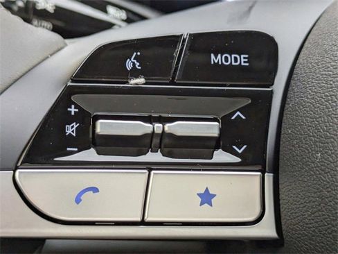 Certified 2025 Hyundai Elantra SEL image 30