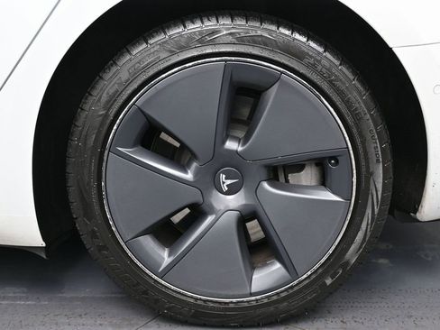 Used 2022 Tesla Model 3 Standard Range image 13