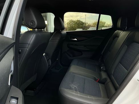 Used 2025 Buick Envista Preferred image 11