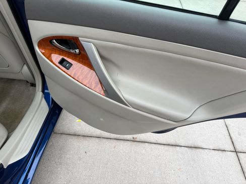 Used 2010 Toyota Camry image 18