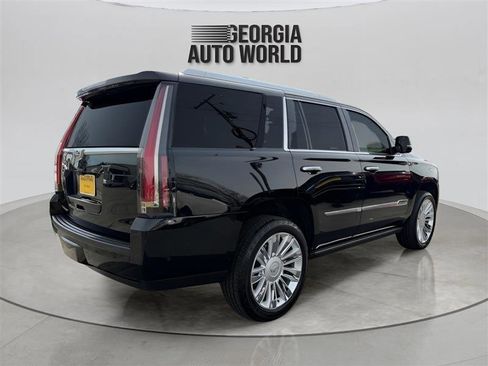 Used 2018 Cadillac Escalade Platinum image 12