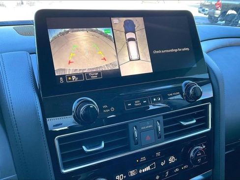 Used 2024 Nissan Armada SL w/ Captain's Chairs Package image 23