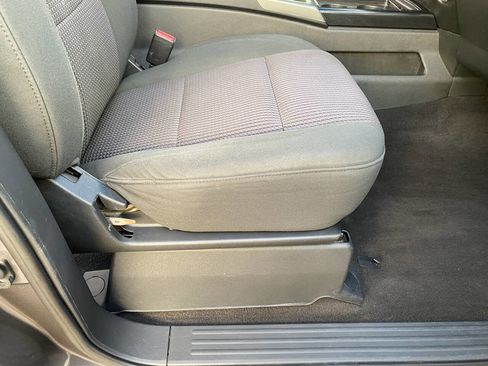 Used 2015 Nissan Titan SV w/ SV Value Truck Package image 33