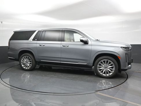 Used 2023 Cadillac Escalade ESV Premium Luxury image 5