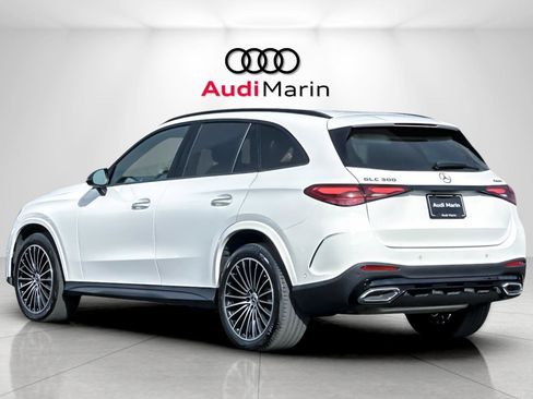 Used 2025 Mercedes-Benz GLC 300 4MATIC image 3