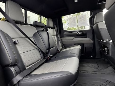 Used 2022 Chevrolet Silverado 1500 ZR2 w/ Technology Package AWD/4WD image 13