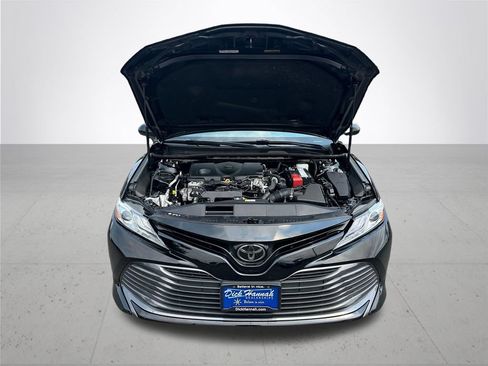 Used 2019 Toyota Camry XLE FWD image 4