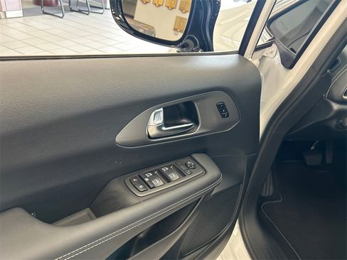 New 2025 Chrysler Pacifica Select image 14