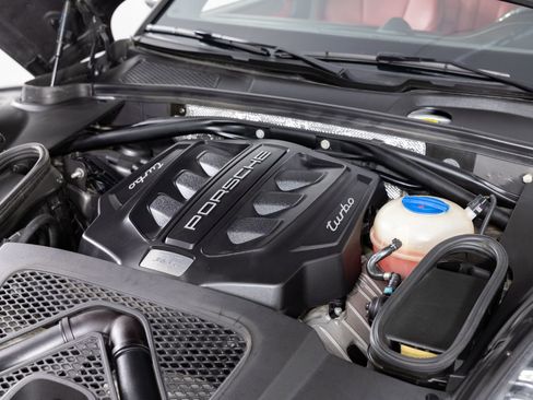 Used 2016 Porsche Macan Turbo image 42