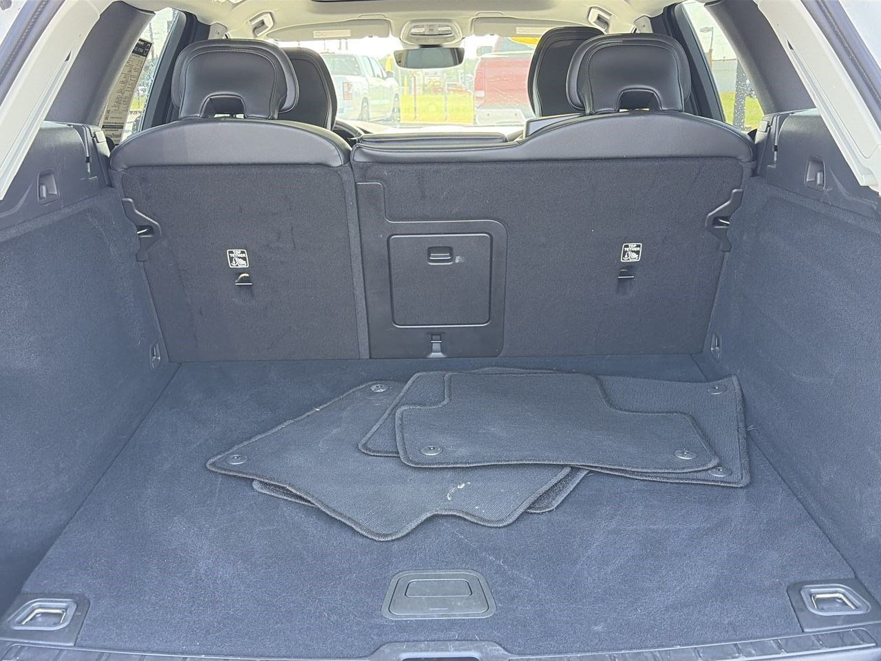 Used 2025 Volvo XC60 B5 Core AWD/4WD image 30