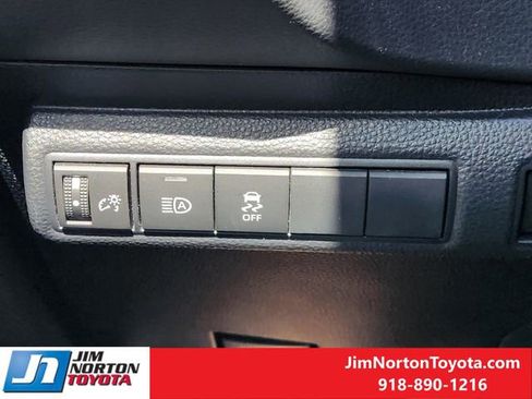 Used 2025 Toyota Corolla SE w/ SE Premium Package FWD image 23