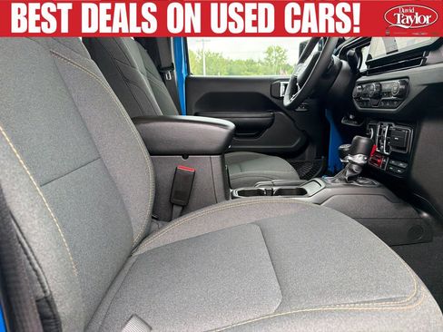 Used 2025 Jeep Gladiator Sport AWD/4WD image 33
