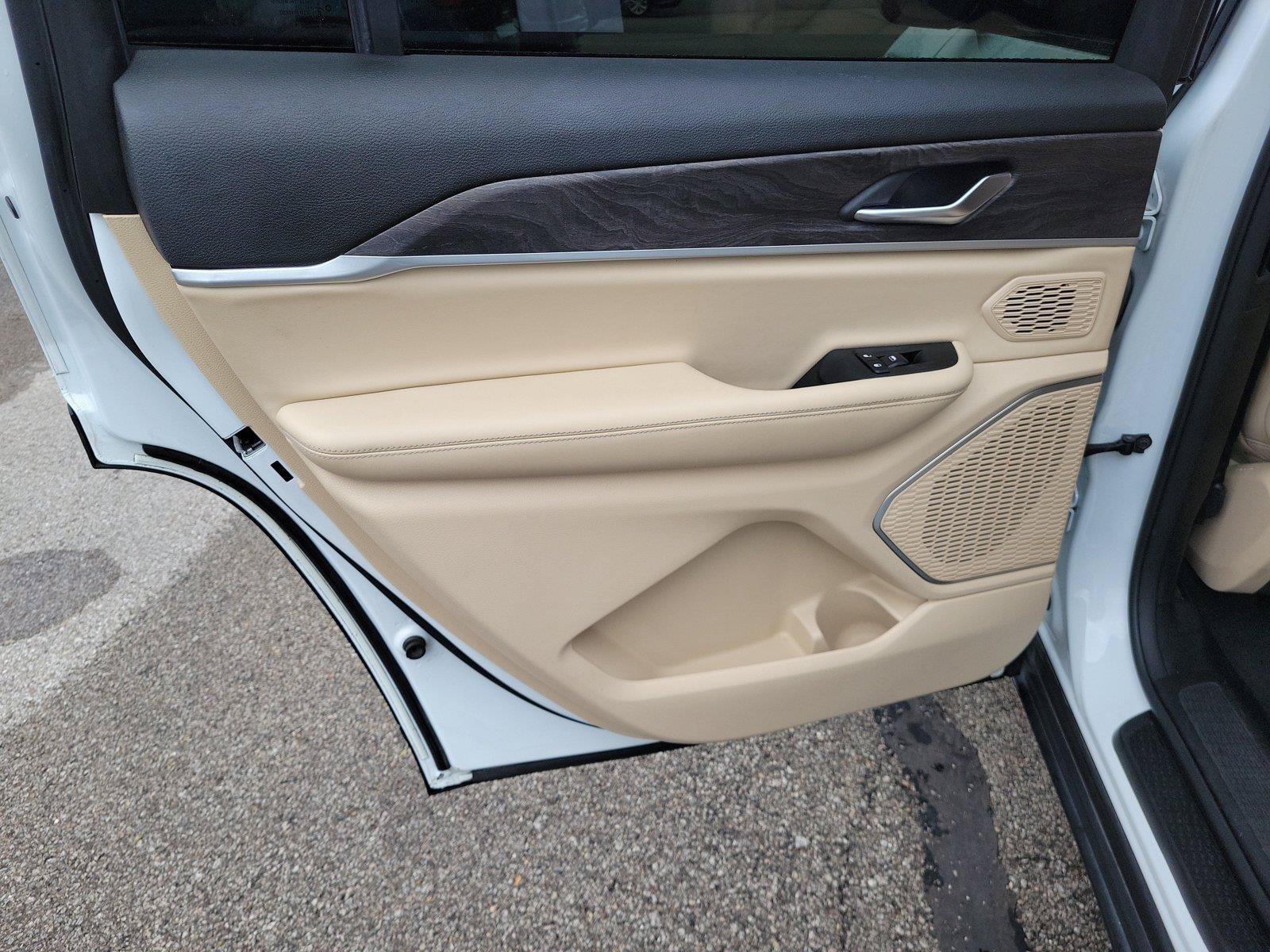 Used 2021 Jeep Grand Cherokee L Limited AWD/4WD image 14