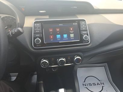 New 2025 Nissan Kicks Play S