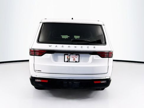 Used 2025 Jeep Wagoneer Series II w/ 8-Passenger Seating Package image 8