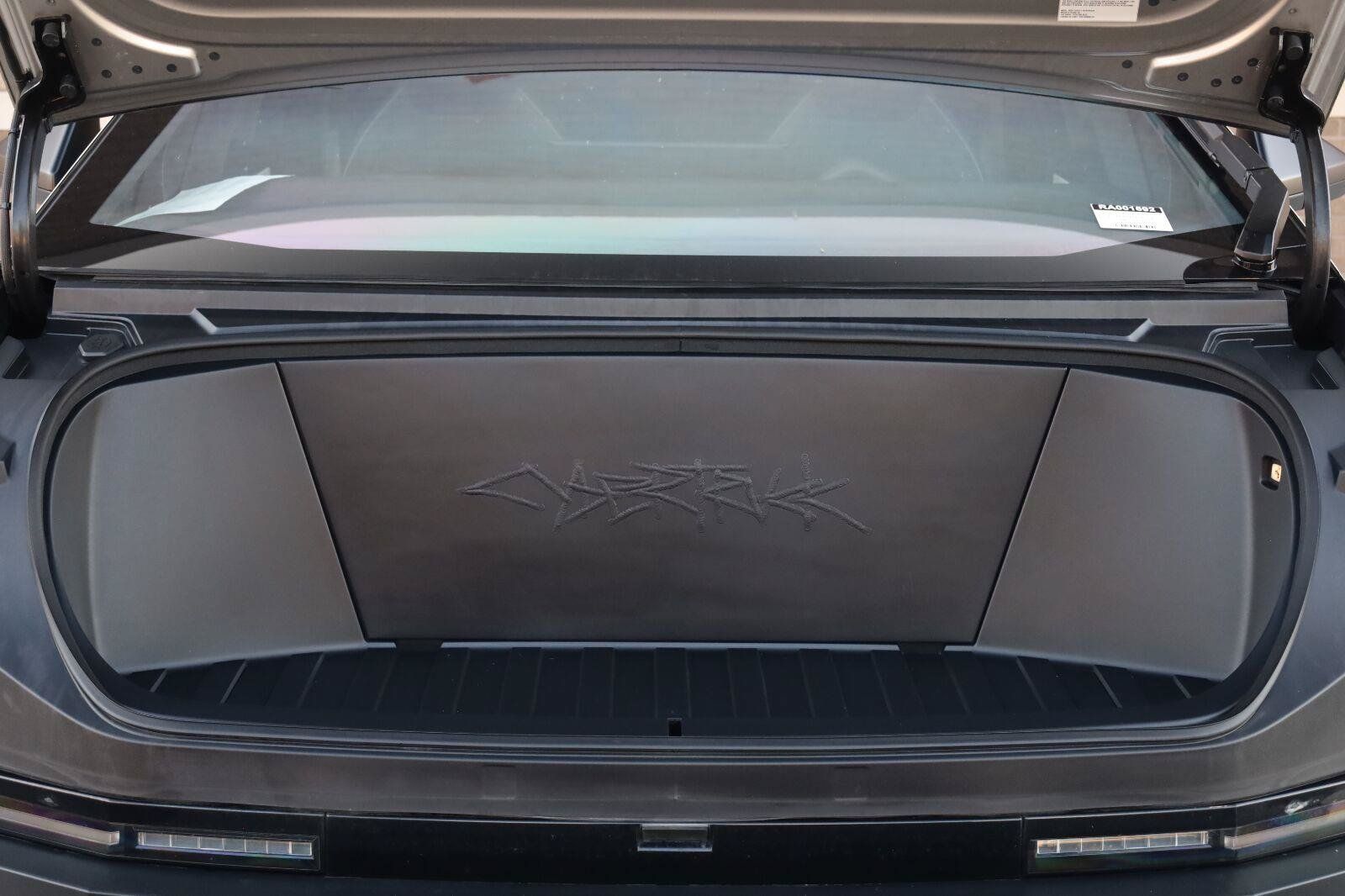 Used 2025 Tesla Cybertruck AWD Crew Cab image 13