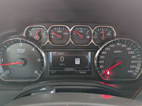 Used 2018 Chevrolet Suburban LT image 31