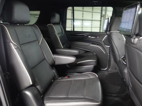 Used 2021 Cadillac Escalade ESV Sport AWD/4WD image 29