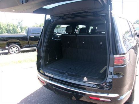 Certified 2024 Jeep Wagoneer Series II w/ Flexible Seating Group AWD/4WD image 18