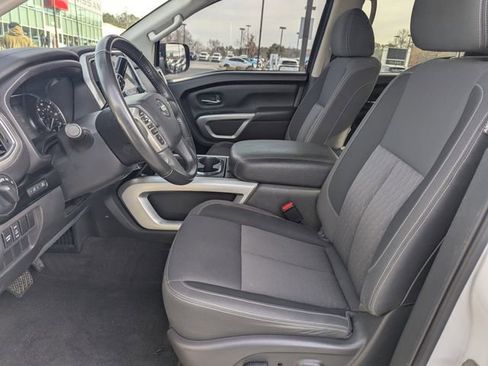 Used 2021 Nissan Titan SV w/ SV Convenience Package image 19