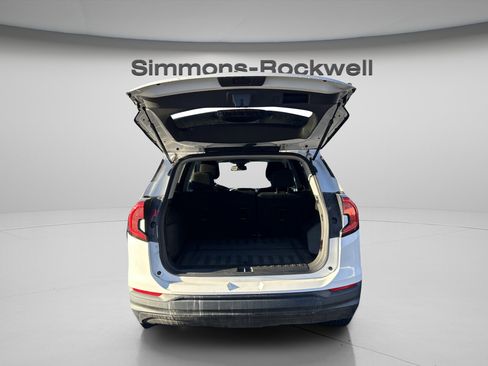 Used 2022 GMC Terrain SLE image 8
