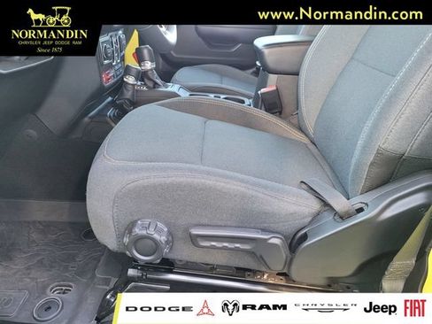Used 2024 Jeep Gladiator Mojave AWD/4WD image 17