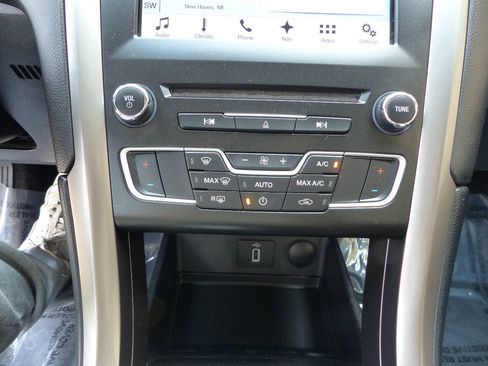 Used 2017 Ford Fusion SE w/ Equipment Group 201A FWD image 34