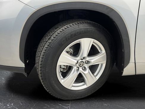 Used 2023 Toyota Highlander LE image 34