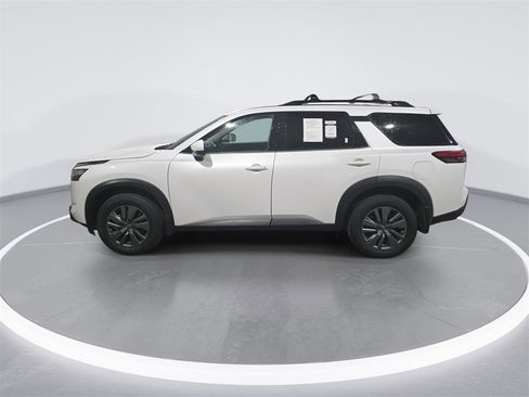 Used 2025 Nissan Pathfinder SV w/ SV Premium Package image 5