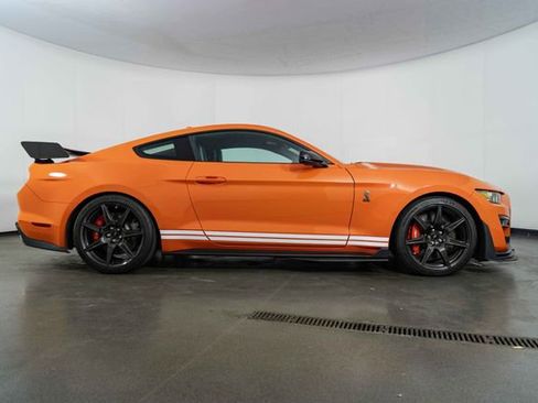 Used 2022 Ford Mustang Shelby GT500 w/ Carbon Fibre Track Pack image 9