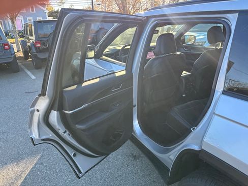 New 2025 Jeep Grand Cherokee Limited w/ Black Appearance Package AWD/4WD image 30