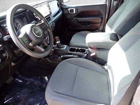 Used 2025 Jeep Wrangler Sport AWD/4WD image 9