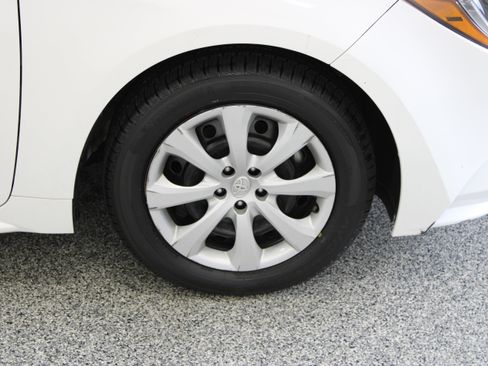 Used 2024 Toyota Corolla LE FWD image 5