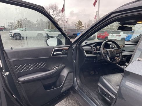 Used 2024 Mitsubishi Outlander SEL image 15