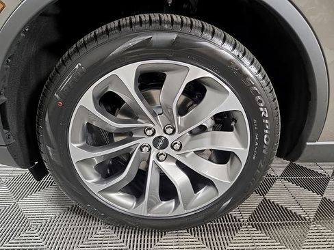 Used 2026 Lincoln Aviator AWD image 9