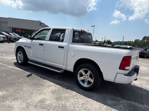 Used 2017 RAM 1500 Express RWD image 4