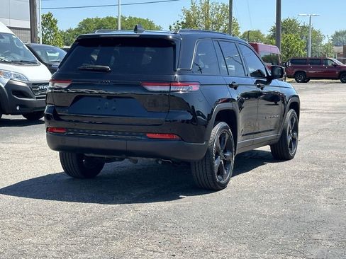 Used 2023 Jeep Grand Cherokee Altitude AWD/4WD image 4