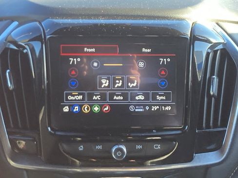 Used 2023 Chevrolet Traverse LT image 17