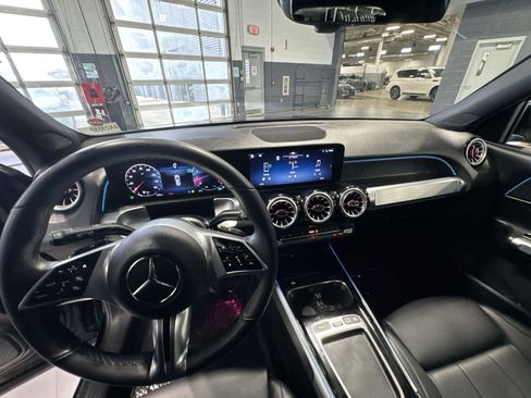 Used 2025 Mercedes-Benz GLB 250 image 2