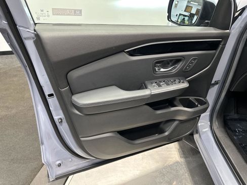 Certified 2025 Honda Pilot Touring image 13