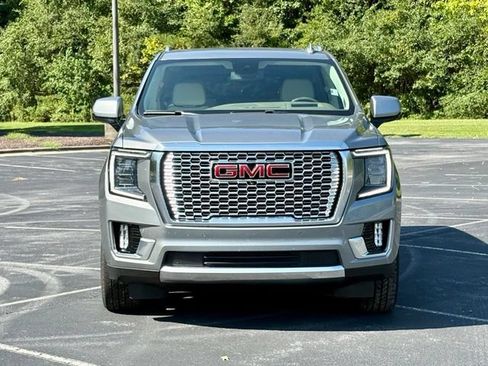 Used 2023 GMC Yukon XL Denali AWD/4WD image 12