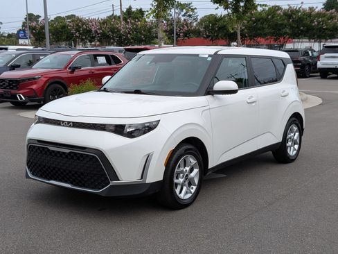 Used 2025 Kia Soul LX w/ LX Technology Package FWD image 7