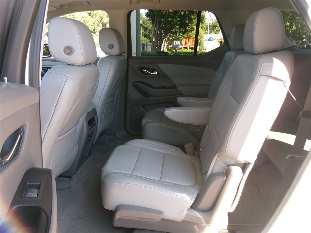 Used 2020 Chevrolet Traverse Premier FWD image 29