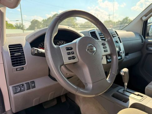 Used 2014 Nissan Frontier SV w/ SV Value Truck Package RWD image 15